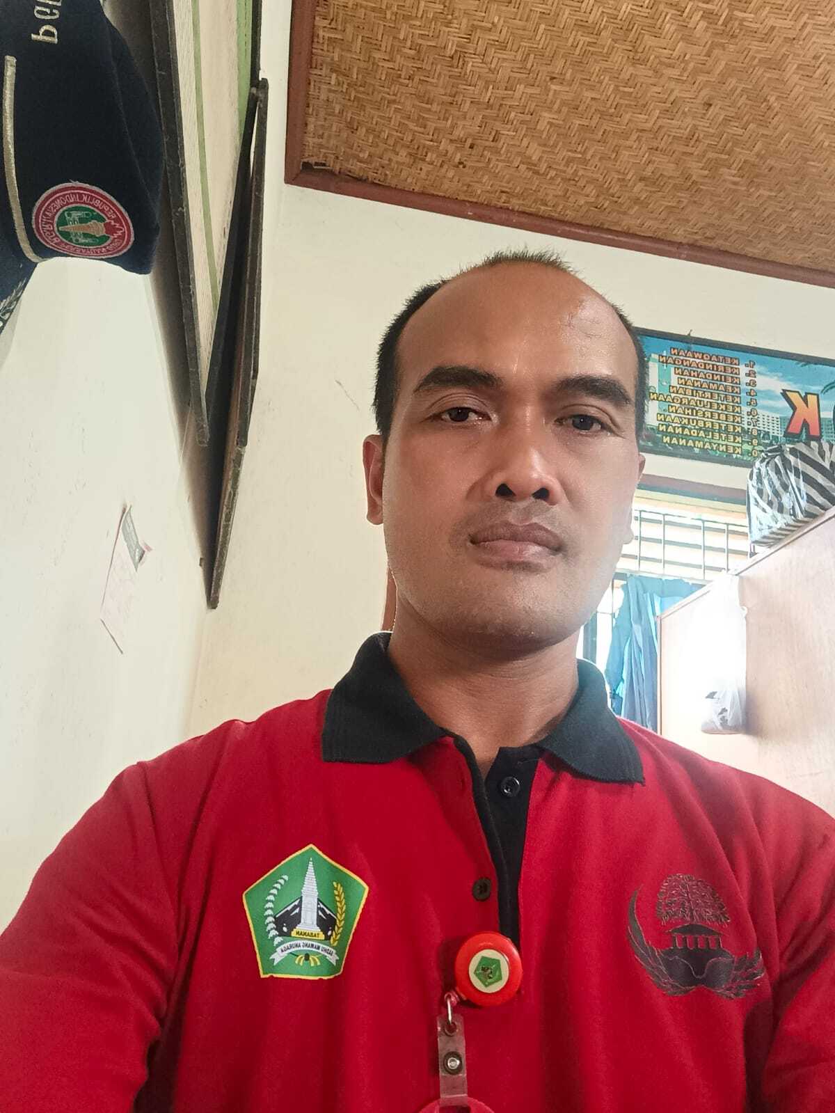 <center>Guru Penjaskes<br>I Made Adi Wirawan</center>